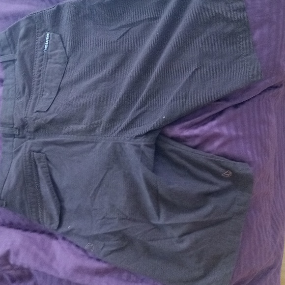 Volcom brown and black shorts. Appear like thin corduroy. Size 31 - Picture 3 of 3